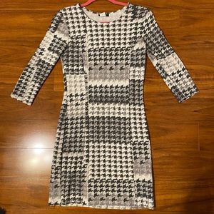 Bodycon Midi Houndstooth Dress